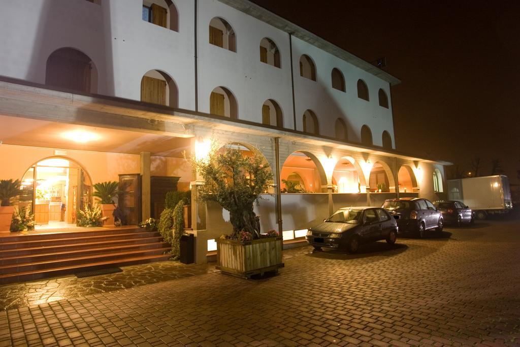 Hotel Missirini Fratta Terme Ngoại thất bức ảnh
